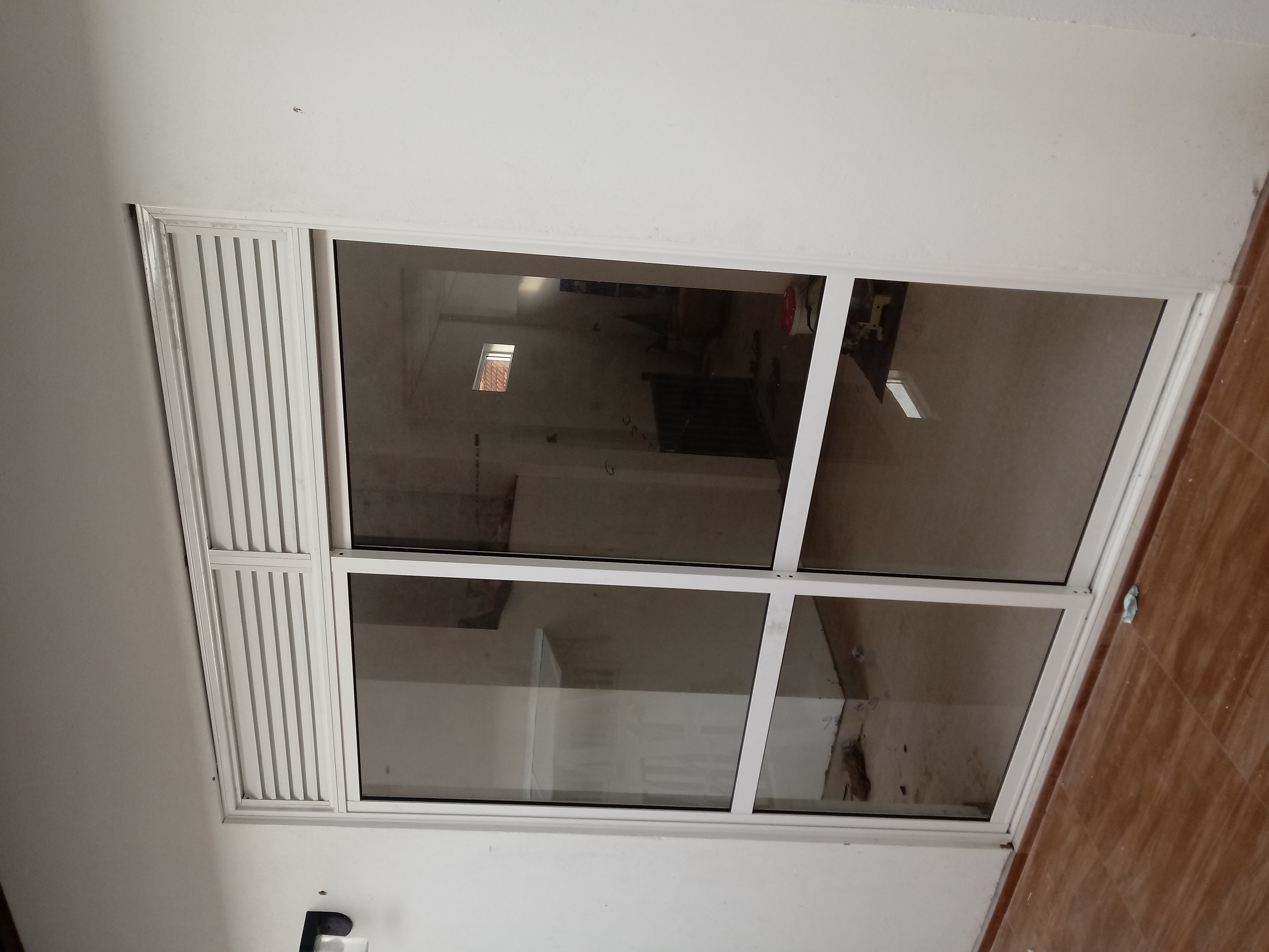 Sliding Windows (R) (P01) photo 4