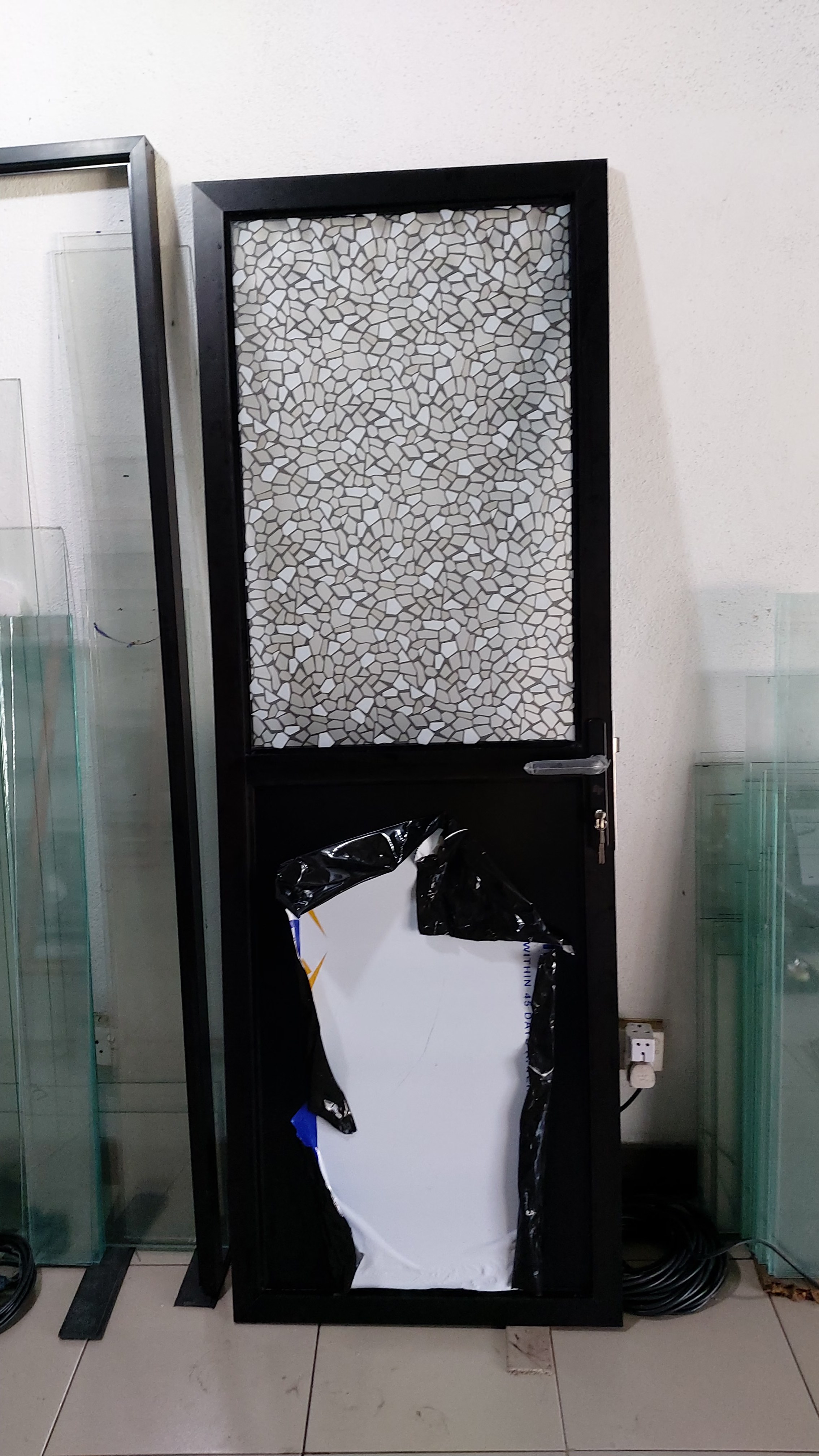 Bathroom Door (R) (P01)